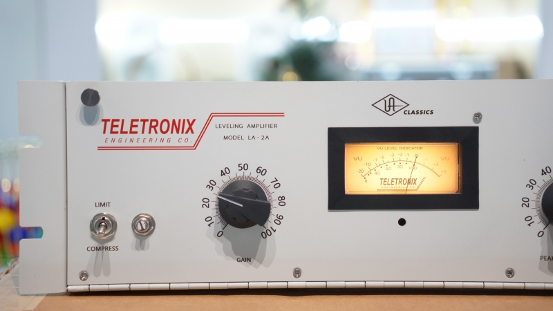 Teletronix LA2A DIYキット DIY point to point Teletronix LA-2A build - YouTube